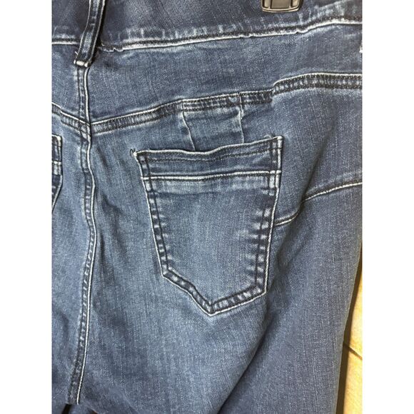 TORRID SUPER SOFT BOMBSHELL FLARE CASUAL CLASSIC EVERYDAY WEAR DENIM JEANS SZ.16 - Picture 3 of 4